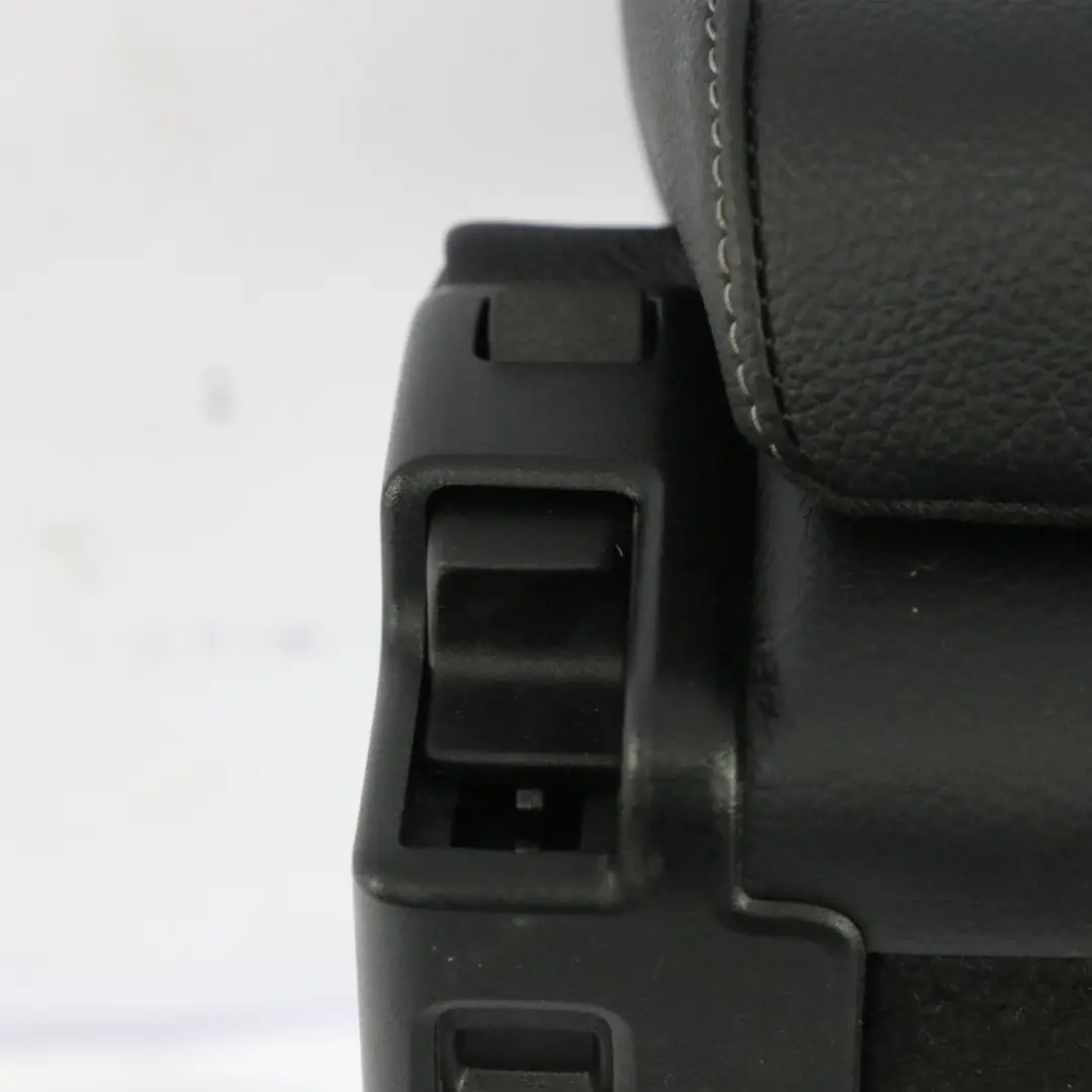 Apoyabrazos Central Asiento Trasero Cuero Negro para Mercedes W177 con número de pieza A1779700900 Mercedes W177 Apoyabrazos Central Asiento Trasero Cuero Negro - SKU A1779700900-2 - Número de pieza A1779700900