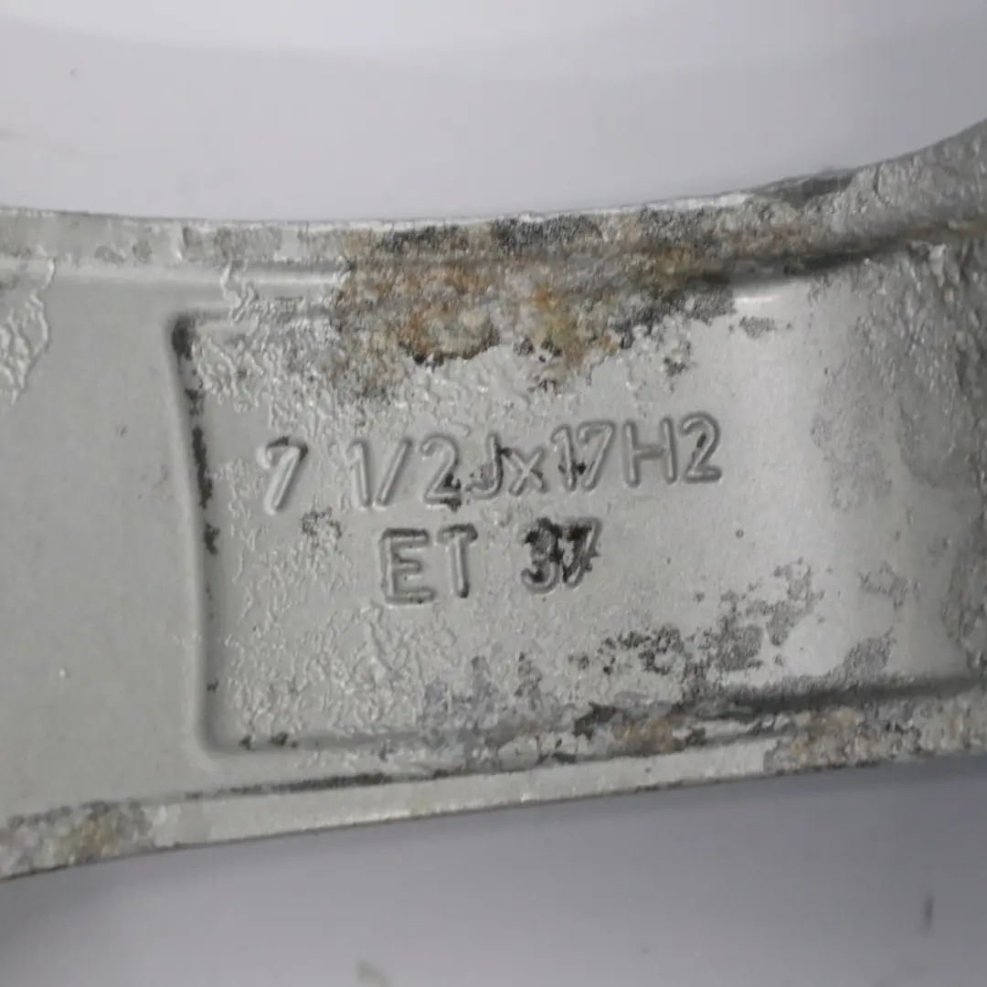 Jante alliage argentée 7 branches 17" ET:37 7,5J pour Mercedes W203 à propos du numéro de pièce A2034011802 Mercedes W203 Jante alliage argentée 7 branches 17" ET:37 7,5J - SKU A2034011802-1 - Numéro de pièce A2034011802