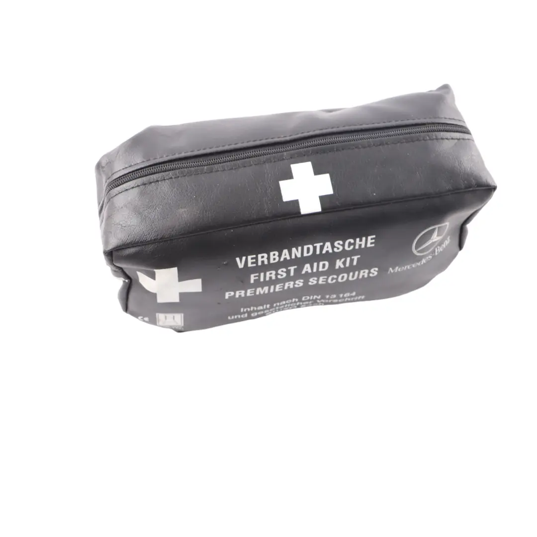 Uniwersalna Apteczka Pierwszej Pomocy w Czarnym Etui do Mercedes o numerze A2038600150 Mercedes Uniwersalna Apteczka Pierwszej Pomocy w Czarnym Etui - SKU A2038600150-2 - Numer Części A2038600150