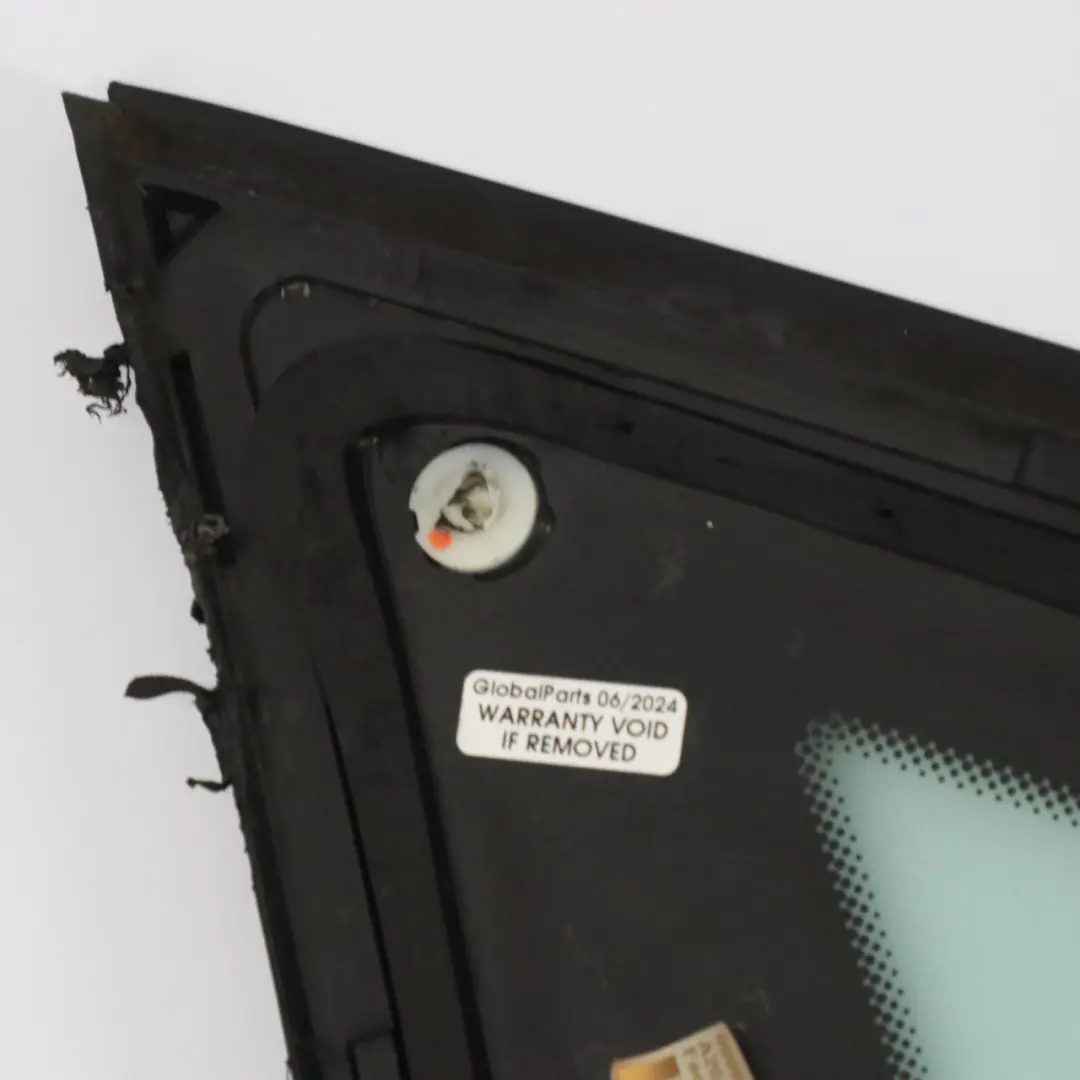 Finestra Laterale Posteriore Destra Quarter Vetro Verde AS2 per Mercedes S204 con numero di parte A2046730200 Mercedes S204 Finestra Laterale Posteriore Destra Quarter Vetro Verde AS2 - SKU A2046730200-1 - Numero di parte A2046730200