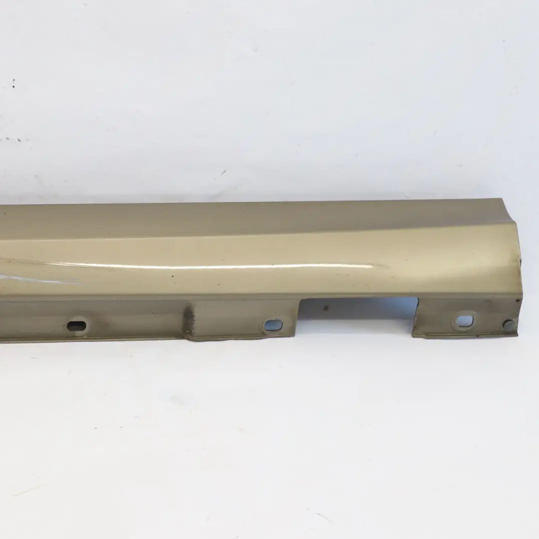  Faldón lateral Mercedes W204 Cubre umbral de puerta Izquierdo Sanidine Beige 798 - SKU A2046980354-SAN - Número de pieza A2046980354