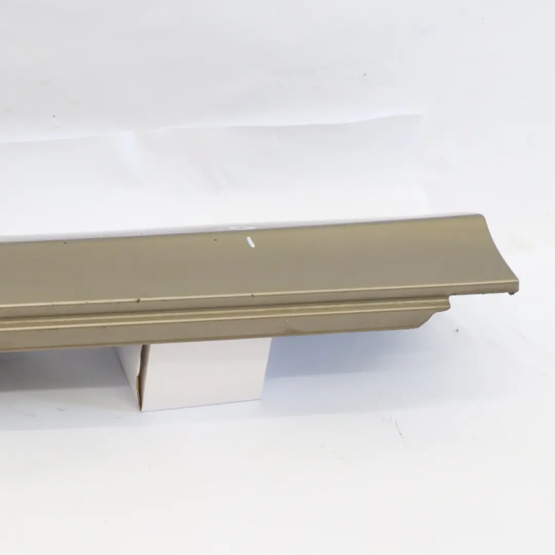 Faldón lateral Mercedes W204 Cubre umbral de puerta derecho Sanidine Beige - 798 para con número de pieza A2046980454 Faldón lateral Mercedes W204 Cubre umbral de puerta derecho Sanidine Beige - 798 - SKU A2046980454-SAN - Número de pieza A2046980454