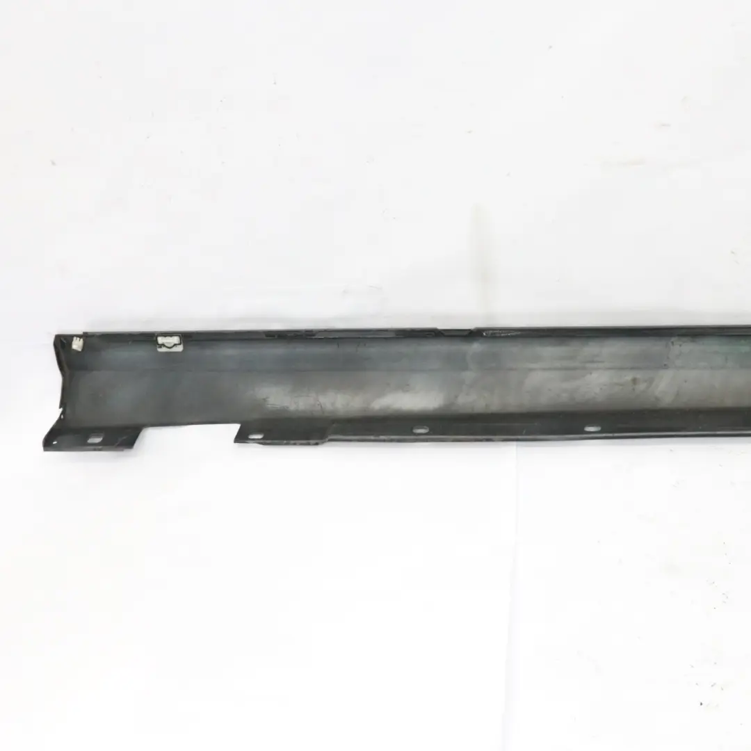 Mercedes W204 Cache Seuil de Porte Gauche Noir Magnetite - 183 - SKU A2046981354-MTS1 - Numéro de pièce A2046981354
