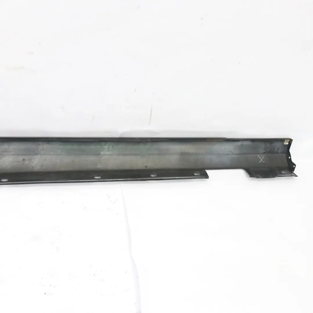 Mercedes W204 Cache Seuil de Porte Gauche Noir Magnetite - 183 - SKU A2046981354-MTS1 - Numéro de pièce A2046981354