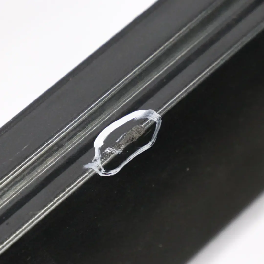 Faldón Lateral Cubre Umbral Izquierdo Magnetite Black - 183 para Mercedes W204 con número de pieza A2046981354 Mercedes W204 Faldón Lateral Cubre Umbral Izquierdo Magnetite Black - 183 - SKU A2046981354-MTS1 - Número de pieza A2046981354