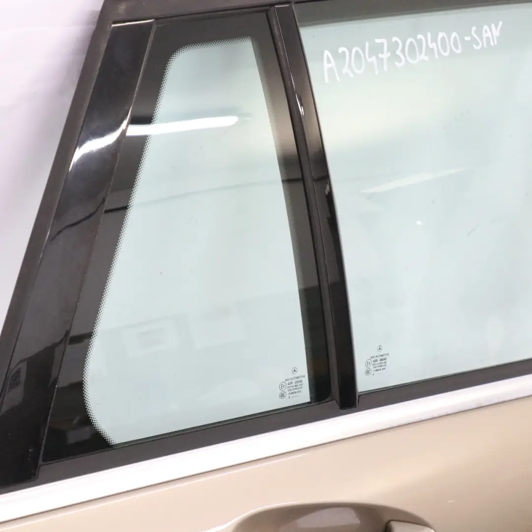 Mercedes S204 Estate Porte Arrière Droite Recouvrement Beige Sanidine - 798 - SKU A2047302400-SAN - Numéro de pièce A2047302400