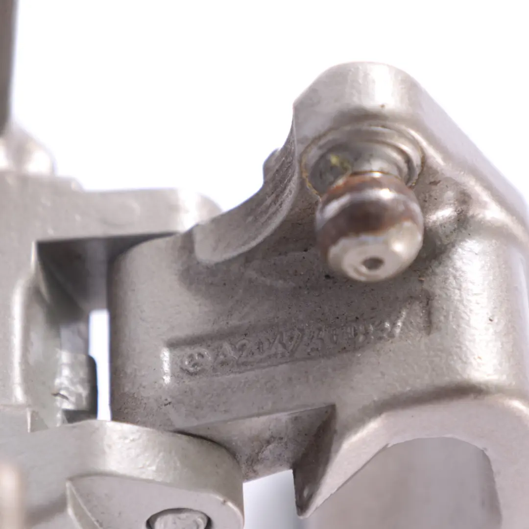 Charnière hayon coffre arrière gauche Sanidine Beige pour Mercedes S204 à propos du numéro de pièce A2047400137 Mercedes S204 Charnière hayon coffre arrière gauche Sanidine Beige - SKU A2047400137-SAN - Numéro de pièce A2047400137