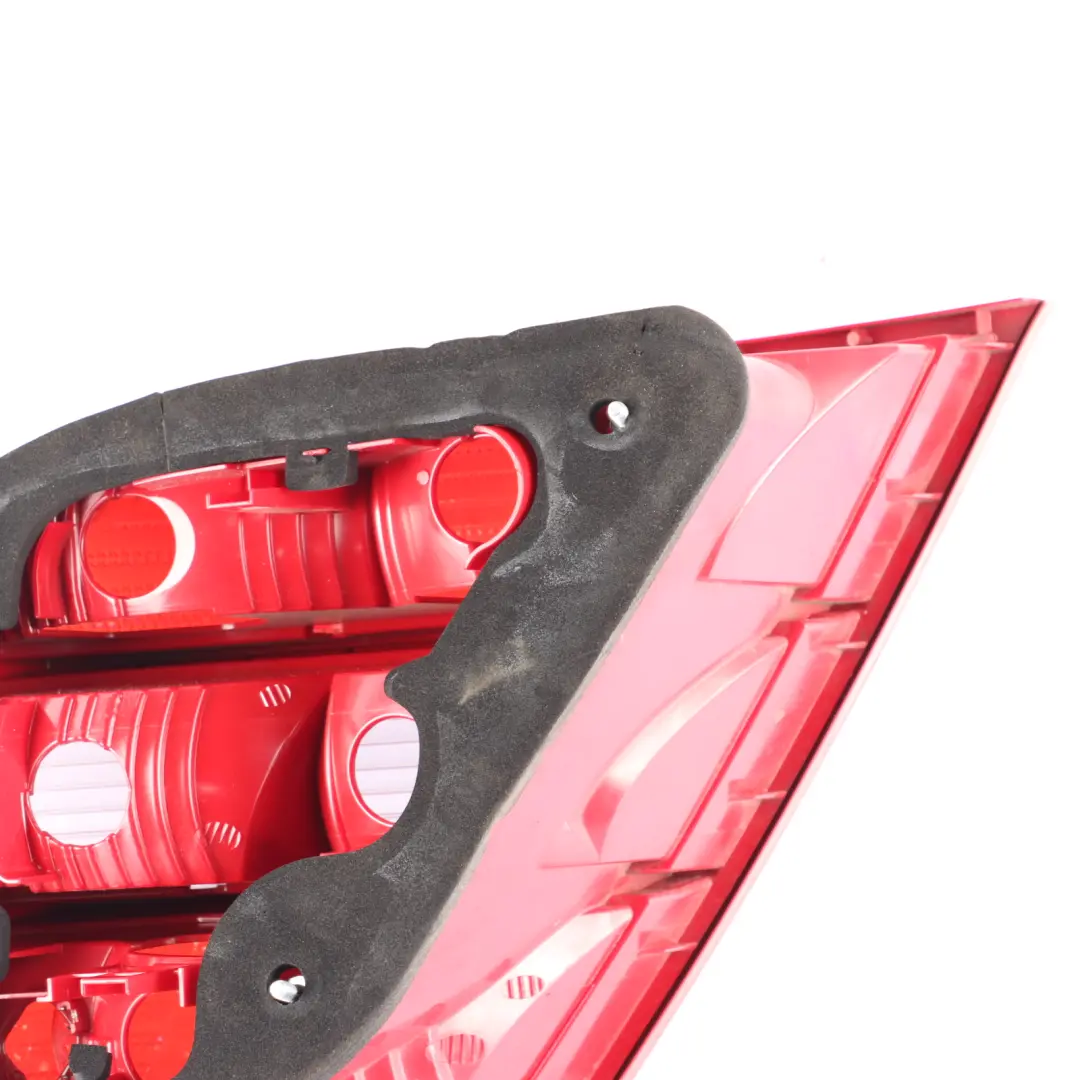 Mercedes W204 Feu arrière gauche Panneau latéral du feu arrière - SKU A2048202964-2 - Numéro de pièce A2048202964