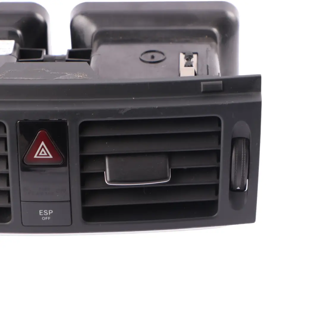 Griglia Aerazione Cruscotto Anteriore Interruttore per Mercedes W204 con numero di parte A2048303954 Mercedes W204 Griglia Aerazione Cruscotto Anteriore Interruttore - SKU A2048303954 - Numero di parte A2048303954