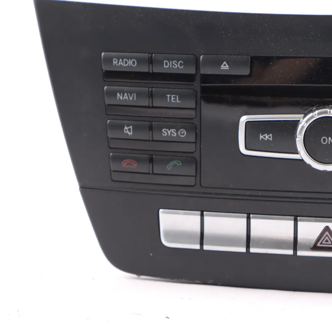 Mercedes W204 Odtwarzacz CD Radio Stereo Sat Nav Jednostka - SKU A2049001813-1 - Numer Części A2049001813