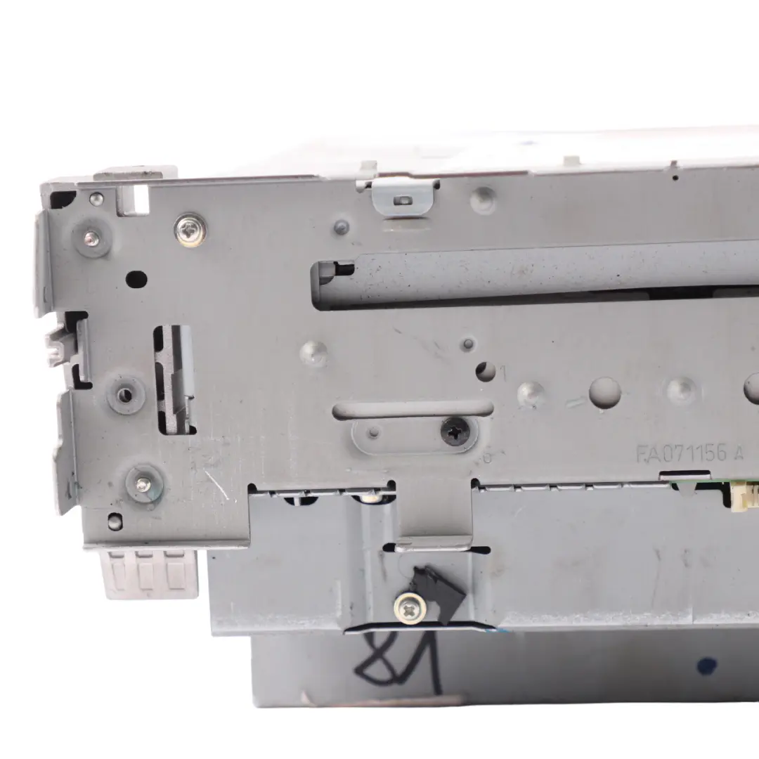 Mercedes W204 Navegación Radio Reproductor Cabezal Unidad principal - SKU A2049009907-2 - Número de pieza A2049009907