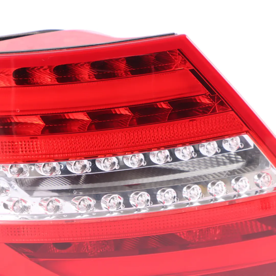  Rücklicht Mercedes W204 Links Rücklicht Seitenverkleidung - SKU A2049060403 - Teilenummer A2049060403