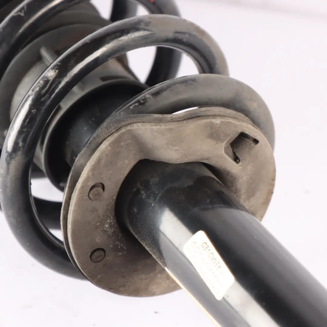 Amortiguador Delantero Izquierdo Strut Muelle para Mercedes W205 con número de pieza A2053207568 Mercedes W205 Amortiguador Delantero Izquierdo Strut Muelle - SKU A2053207568 - Número de pieza A2053207568