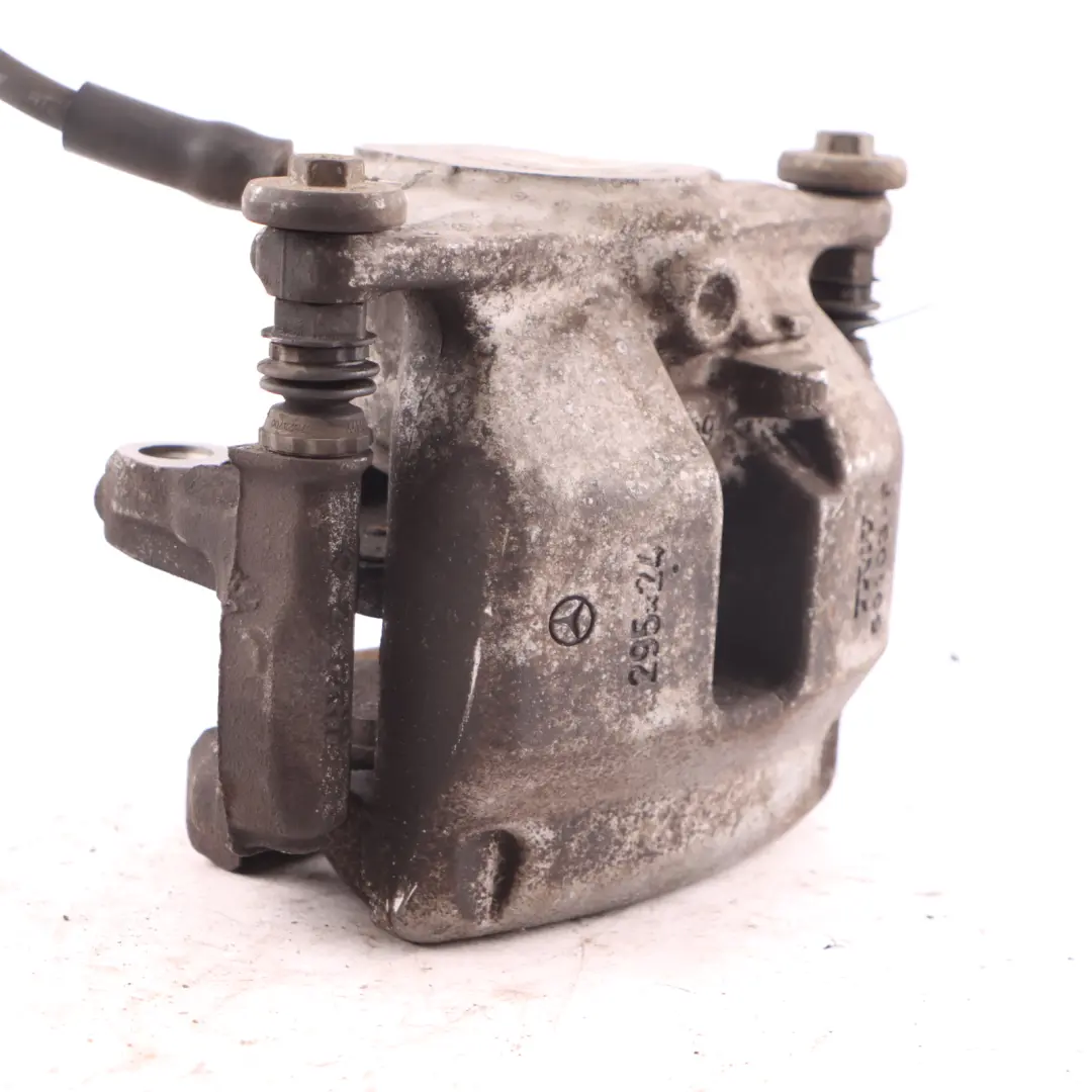 Étrier De Frein Avant Gauche 295X24 pour Mercedes W205 à propos du numéro de pièce A2054210581 Mercedes W205 Étrier De Frein Avant Gauche 295X24 - SKU A2054210581 - Numéro de pièce A2054210581