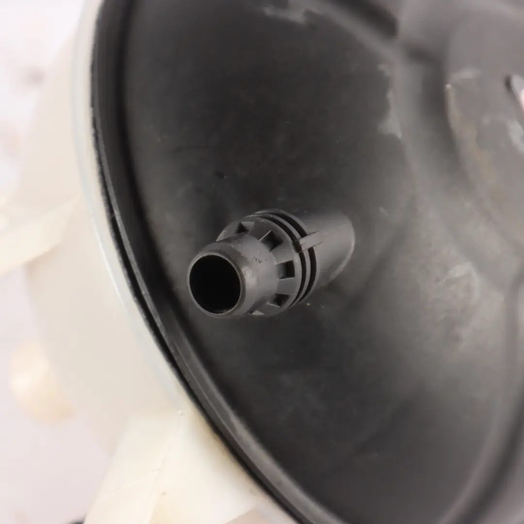 Serbatoio di espansione del refrigerante per Mercedes W205 W213 C238 con numero di parte A2055000049 Mercedes W205 W213 C238 Serbatoio di espansione del refrigerante - SKU A2055000049 - Numero di parte A2055000049