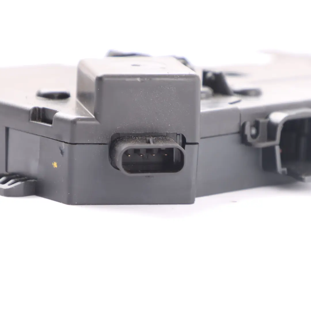 Fuse Control Unit Module Distribution Box to Mercedes W205 Hybrid with Part number A2055402750 Mercedes W205 Hybrid Fuse Control Unit Module Distribution Box - SKU A2055402750 - Part number A2055402750