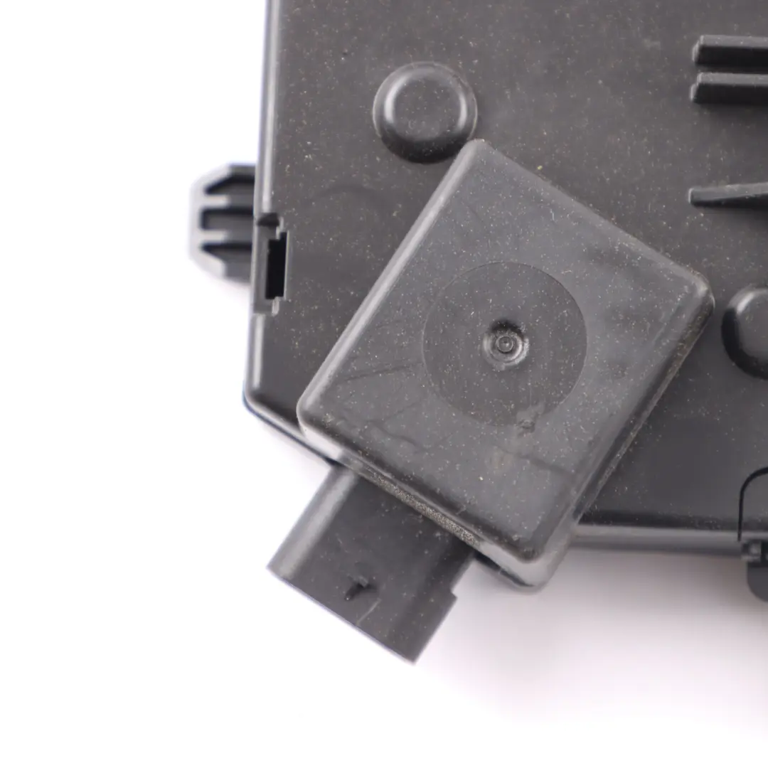 Fuse Control Unit Module Distribution Box to Mercedes W205 Hybrid with Part number A2055402750 Mercedes W205 Hybrid Fuse Control Unit Module Distribution Box - SKU A2055402750 - Part number A2055402750