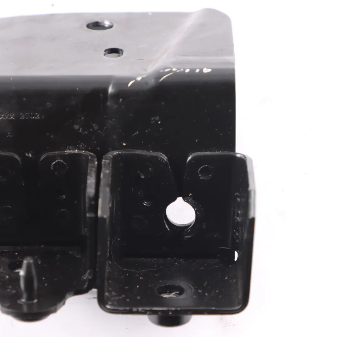 Batería B Compartimento Motor Punto Terminal para Mercedes W205 con número de pieza A2056102702 Mercedes W205 Batería B Compartimento Motor Punto Terminal - SKU A2056102702 - Número de pieza A2056102702