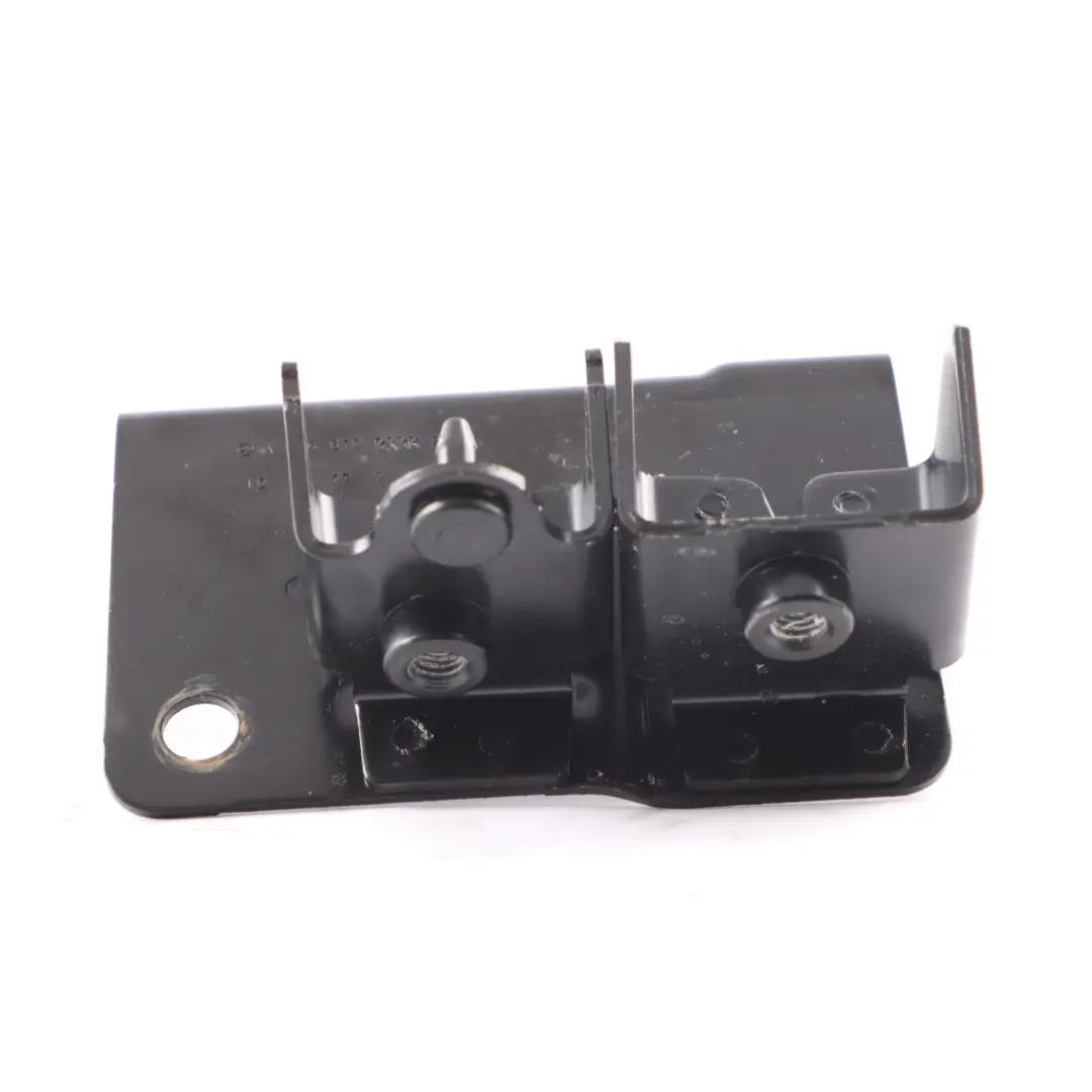 Batterie B Motorraum Klemmpunkt für Mercedes W205 mit Teilenummer A2056102702 Mercedes W205 Batterie B Motorraum Klemmpunkt - SKU A2056102702 - Teilenummer A2056102702