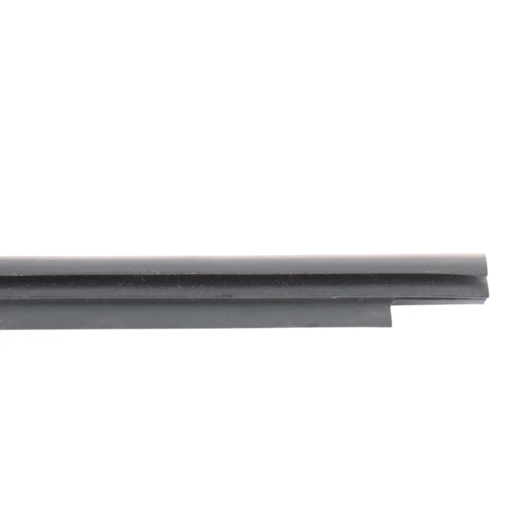 Mercedes A205 Joint Vitre Latérale Rail Étanchéité Arrière Droit - SKU A2056730265 - Numéro de pièce A2056730265