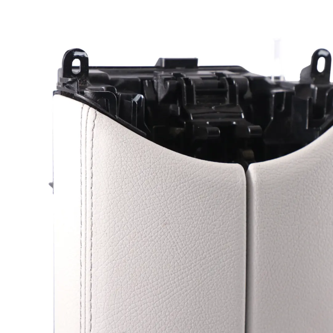 Consolle Bracciolo Vassoio scorrimento diviso Beige per Mercedes W205 con numero di parte A2056800796 Mercedes W205 Consolle Bracciolo Vassoio scorrimento diviso Beige - SKU A2056800796-1 - Numero di parte A2056800796