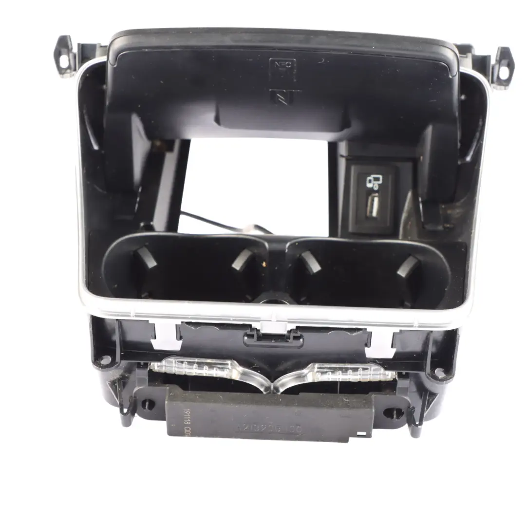 Moldura Central Consola Ensamblaje Interior para Mercedes W205 con número de pieza A2056806811 Mercedes W205 Moldura Central Consola Ensamblaje Interior - SKU A2056806811 - Número de pieza A2056806811