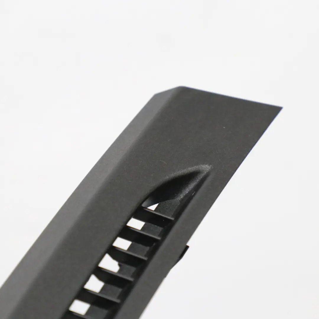 Mercedes W205 Tableau de bord Bande de protection droite Vent Noir - SKU A2056890008 - Numéro de pièce A2056890008