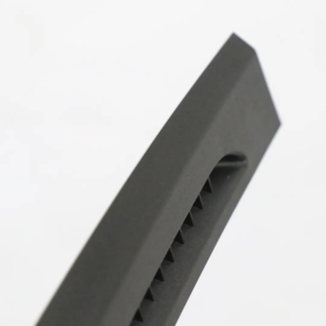 Mercedes W205 Tableau de bord Bande de protection droite Vent Noir - SKU A2056890008 - Numéro de pièce A2056890008