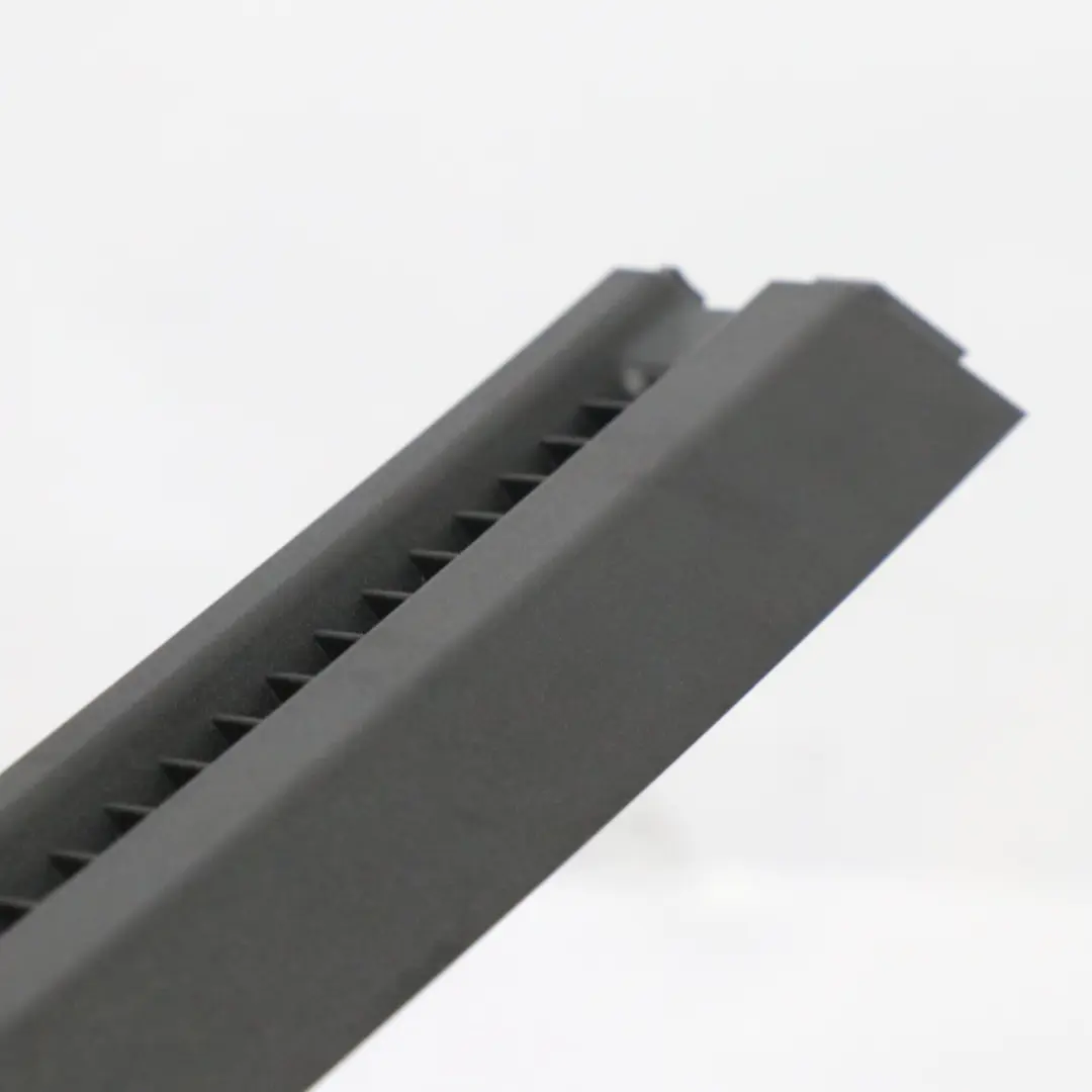 Instrumententafel Abdeckung Streifen Rechts Entlüftung für Mercedes W205 mit Teilenummer A2056890008 Mercedes W205 Instrumententafel Abdeckung Streifen Rechts Entlüftung - SKU A2056890008 - Teilenummer A2056890008