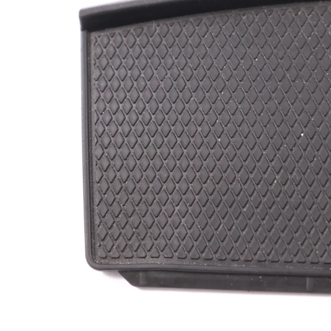 Tapis de rangement Mercedes W205 C238 pour console centrale pour à propos du numéro de pièce A2056890400 Tapis de rangement Mercedes W205 C238 pour console centrale - SKU A2056890400 - Numéro de pièce A2056890400