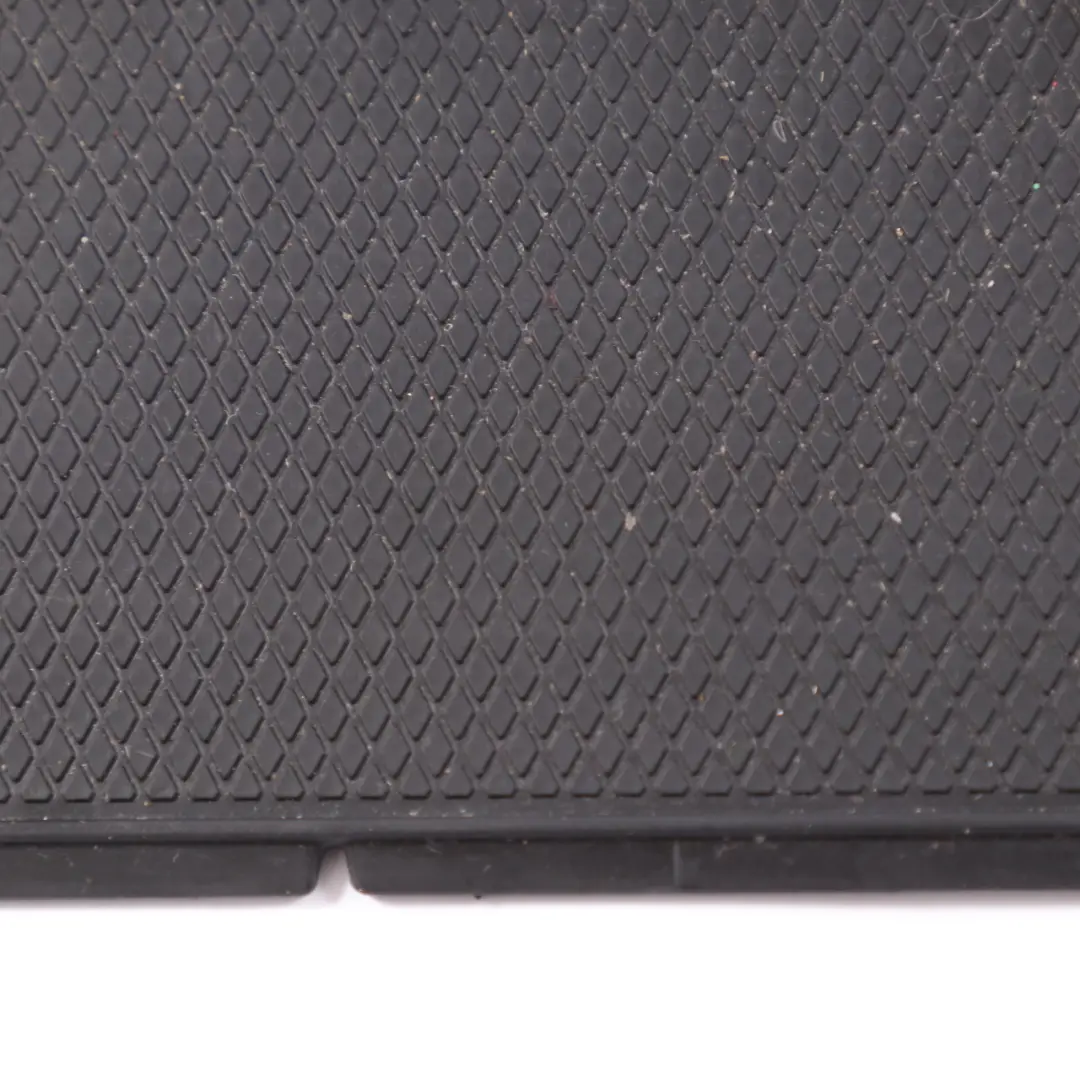 Tapis de rangement Mercedes W205 C238 pour console centrale pour à propos du numéro de pièce A2056890400 Tapis de rangement Mercedes W205 C238 pour console centrale - SKU A2056890400 - Numéro de pièce A2056890400