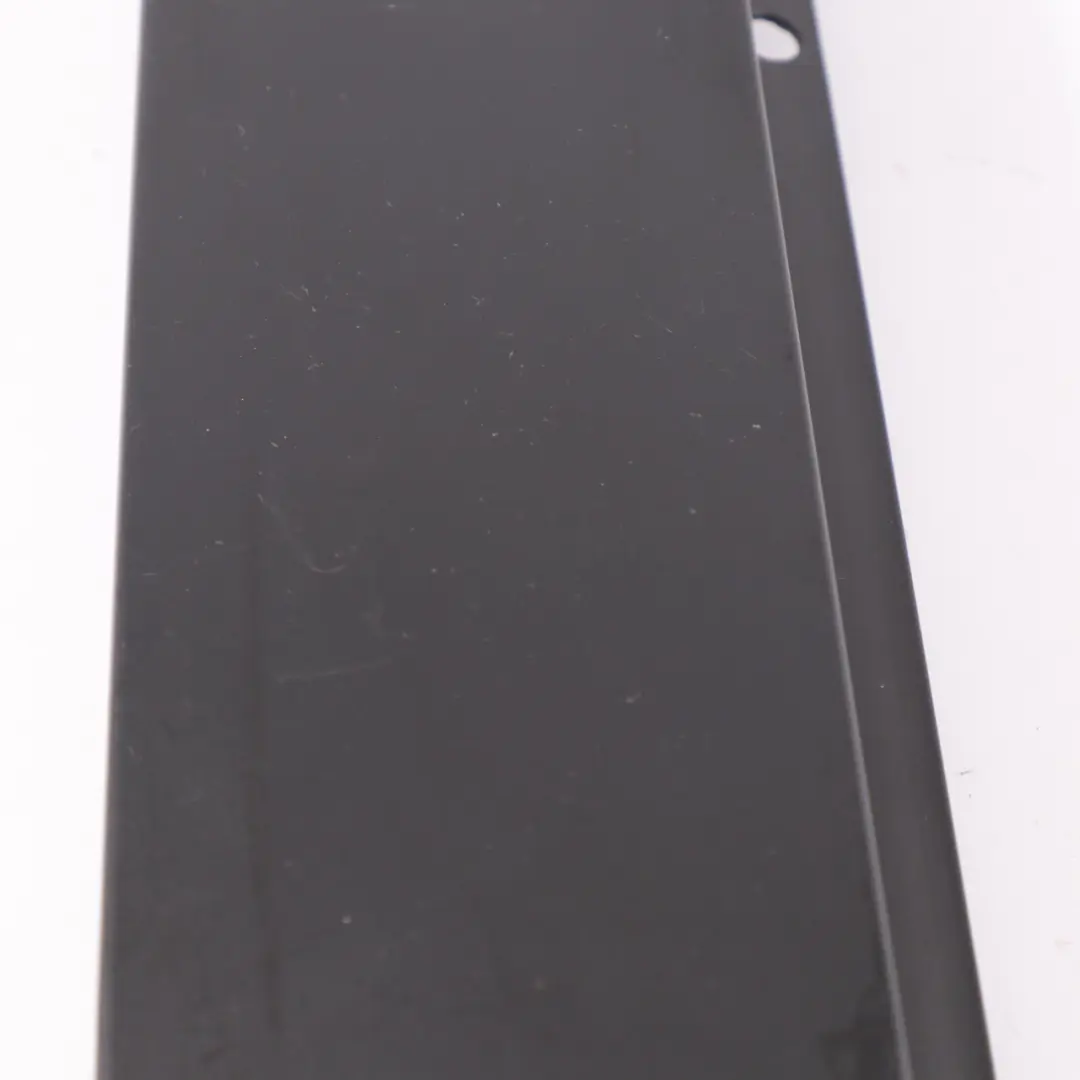 Cubrepilar Exterior Puerta Delantera Derecha para Mercedes W205 B con número de pieza A2056900287 Mercedes W205 B Cubrepilar Exterior Puerta Delantera Derecha - SKU A2056900287 - Número de pieza A2056900287