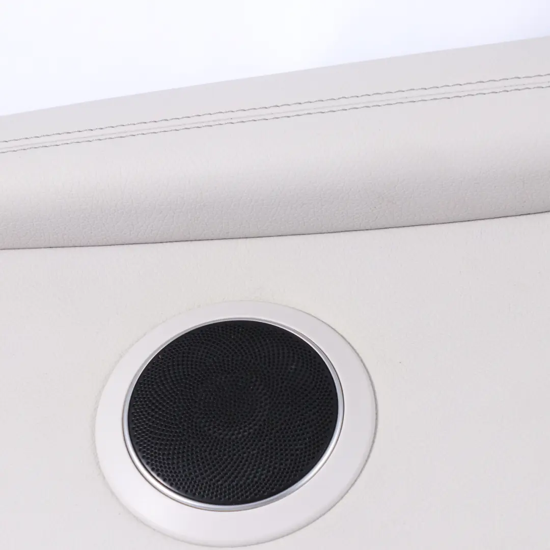 Rivestimento laterale posteriore sinistro pelle beige per Mercedes C205 con numero di parte A2056900302 Mercedes C205 Rivestimento laterale posteriore sinistro pelle beige - SKU A2056900302-1 - Numero di parte A2056900302