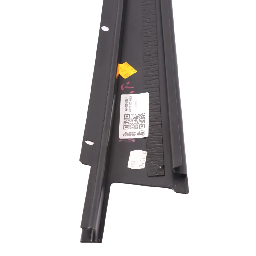 Tapa Pilar B Puerta Trasera Izquierda Embellecedor para Mercedes W205 con número de pieza A2056900387 Mercedes W205 Tapa Pilar B Puerta Trasera Izquierda Embellecedor - SKU A2056900387 - Número de pieza A2056900387