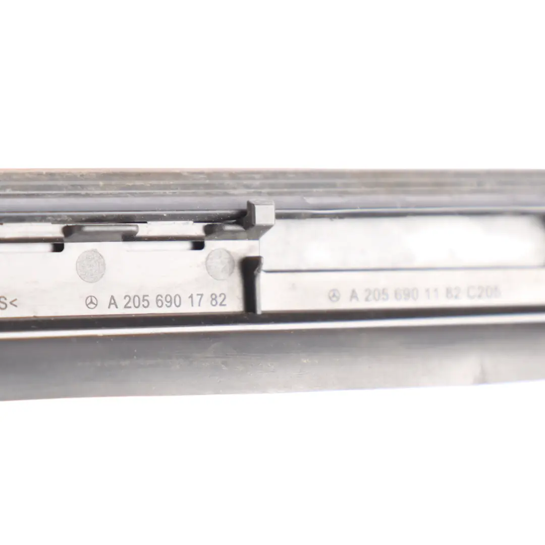 Parabrezza Mercedes A205 Cabrio Striscia Deflettore Acqua Sinistra per con numero di parte A2056901782 Parabrezza Mercedes A205 Cabrio Striscia Deflettore Acqua Sinistra - SKU A2056901782 - Numero di parte A2056901782