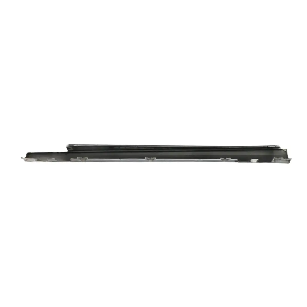 Mercedes W205 Cache seuil de porte latérale droite Iridium Silver Metallic - 775 - SKU A2056980254-IRS - Numéro de pièce A2056980254