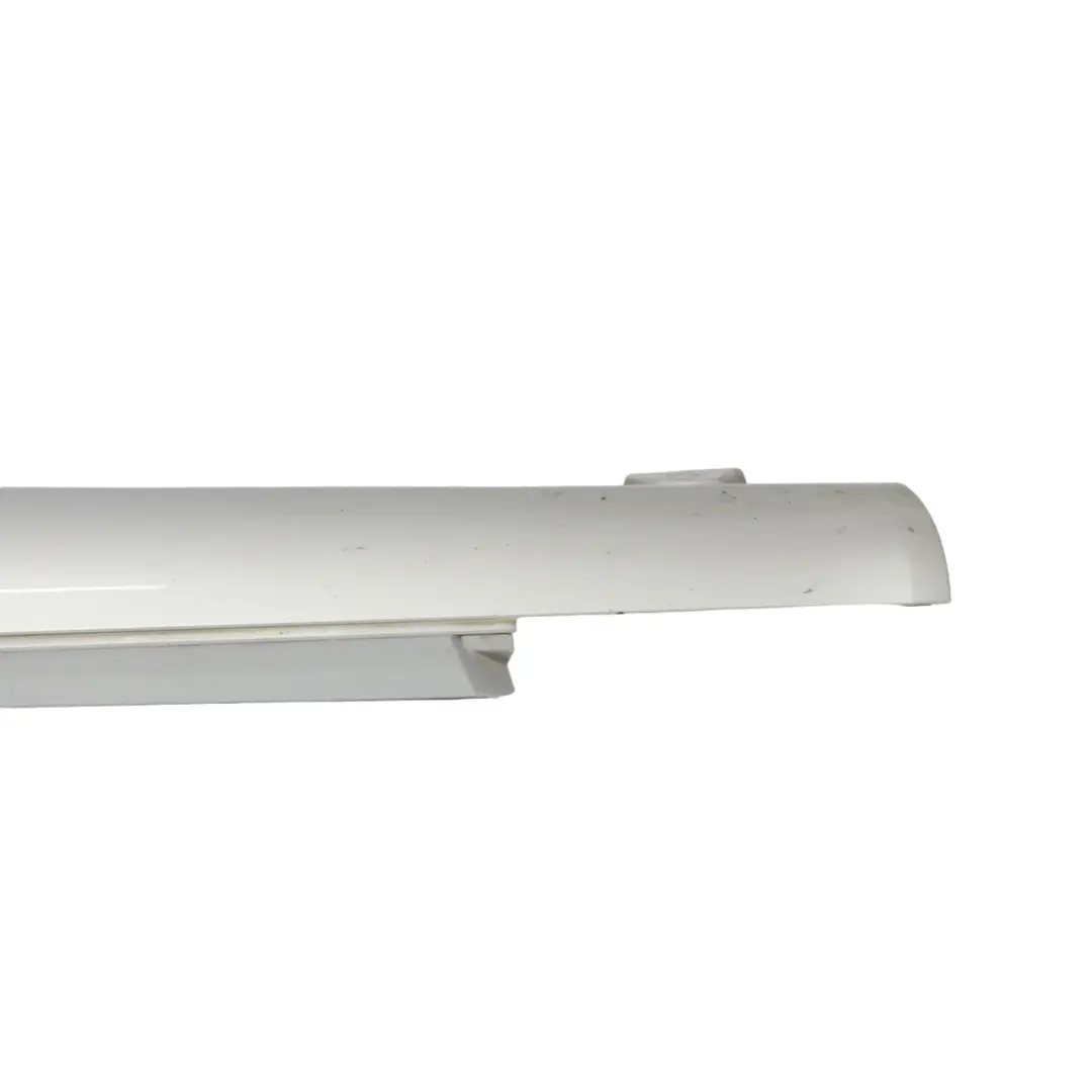 Seitenschweller links Türschwellerabdeckung Iridium Silber - 775 für Mercedes W205 mit Teilenummer A2056980354 Mercedes W205 Seitenschweller links Türschwellerabdeckung Iridium Silber - 775 - SKU A2056980354-IRS1 - Teilenummer A2056980354