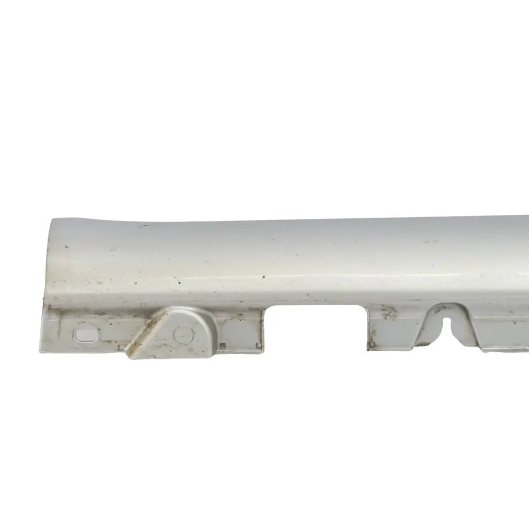 Side Skirt Left Door Sill Cover Iridium Silver Metallic - 775 pour Mercedes W205 à propos du numéro de pièce A2056980354 Mercedes W205 Side Skirt Left Door Sill Cover Iridium Silver Metallic - 775 - SKU A2056980354-IRS1 - Numéro de pièce A2056980354