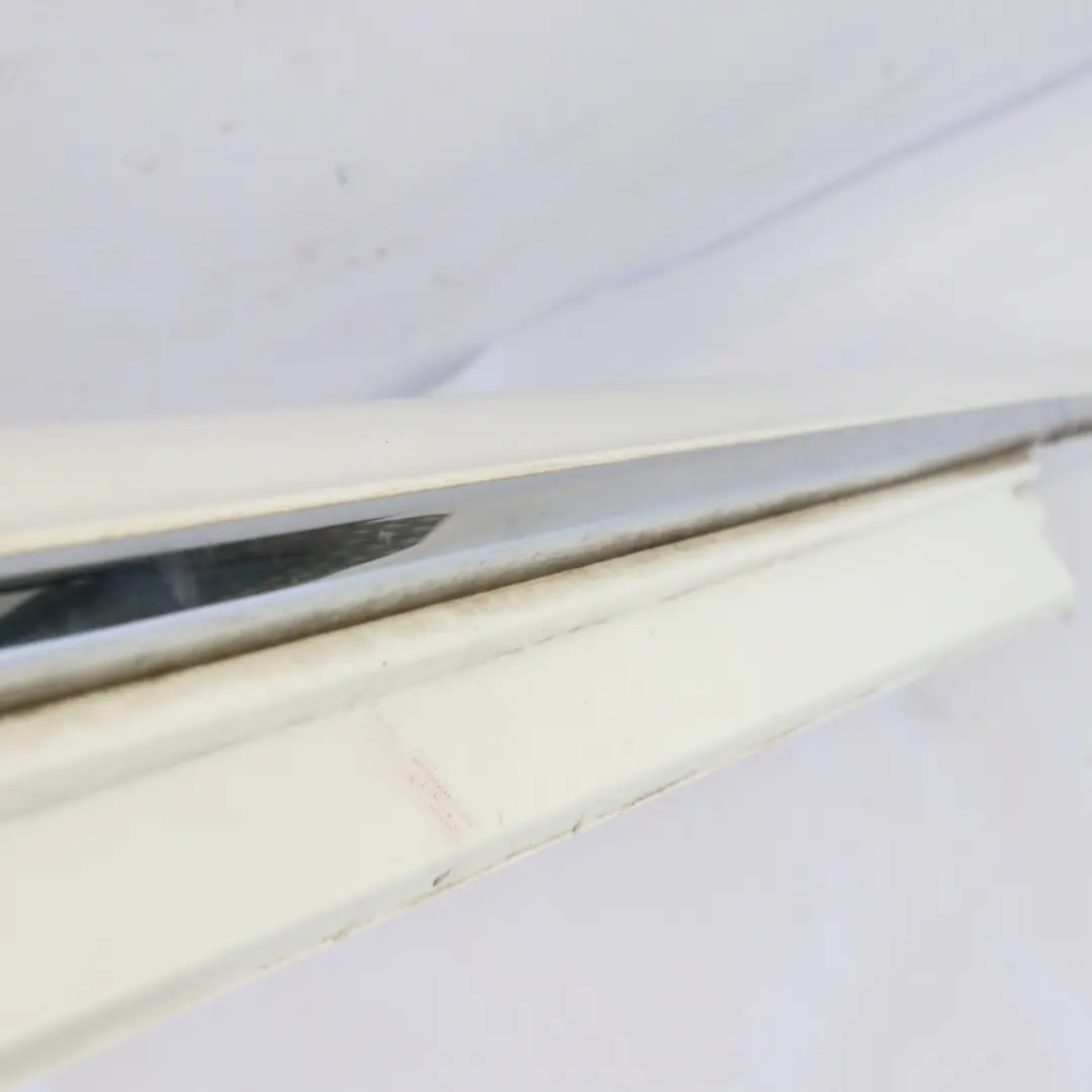 Seitenschweller links Türschwellerverkleidung Polar Weiss - 149 für Mercedes W205 mit Teilenummer A2056980354 Mercedes W205 Seitenschweller links Türschwellerverkleidung Polar Weiss - 149 - SKU A2056980354-POL - Teilenummer A2056980354