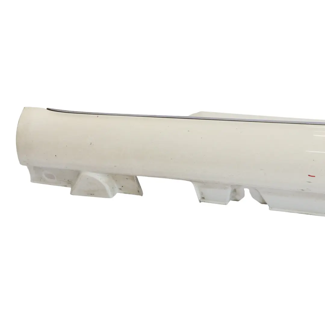 Latérale gauche Recouvrement de seuil Polar White Blanc 149 pour Mercedes W205 à propos du numéro de pièce A2056980354 Mercedes W205 Latérale gauche Recouvrement de seuil Polar White Blanc 149 - SKU A2056980354-POL - Numéro de pièce A2056980354