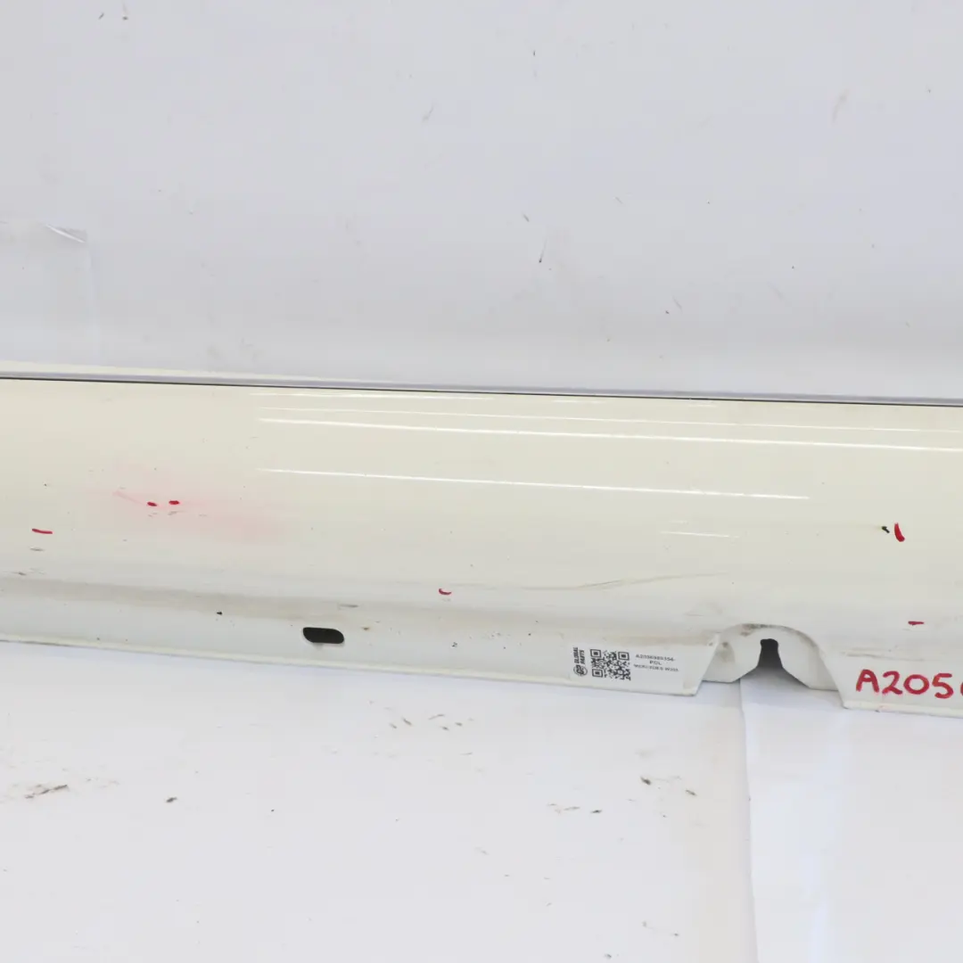 Seitenschweller links Türschwellerverkleidung Polar Weiss - 149 für Mercedes W205 mit Teilenummer A2056980354 Mercedes W205 Seitenschweller links Türschwellerverkleidung Polar Weiss - 149 - SKU A2056980354-POL - Teilenummer A2056980354