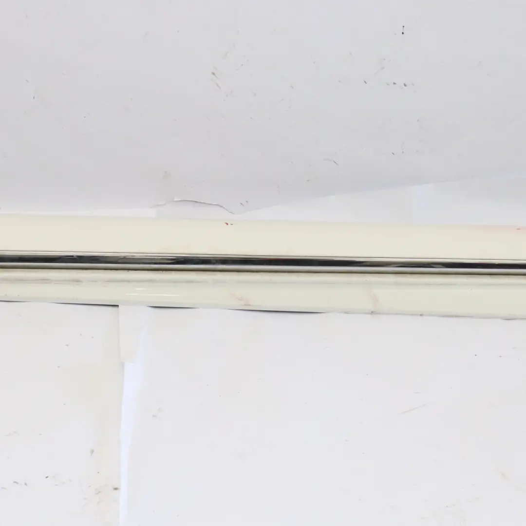 Seitenschweller links Türschwellerverkleidung Polar Weiss - 149 für Mercedes W205 mit Teilenummer A2056980354 Mercedes W205 Seitenschweller links Türschwellerverkleidung Polar Weiss - 149 - SKU A2056980354-POL - Teilenummer A2056980354