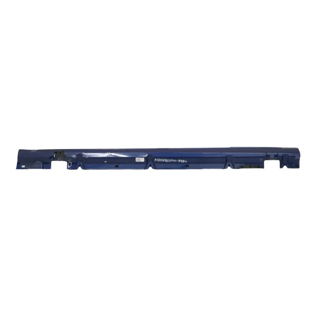 Minigonna laterale sinistra AMG Copri davanzale Blu brillante 896 per Mercedes A205 con numero di parte A2056980500 Mercedes A205 Minigonna laterale sinistra AMG Copri davanzale Blu brillante 896 - SKU A2056980500-BRB1 - Numero di parte A2056980500