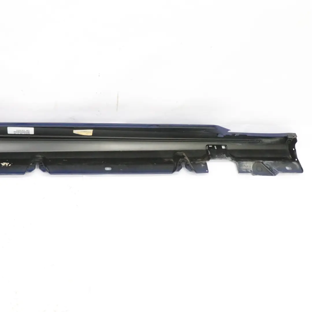 Minigonna laterale sinistra AMG Copri davanzale Blu brillante 896 per Mercedes A205 con numero di parte A2056980500 Mercedes A205 Minigonna laterale sinistra AMG Copri davanzale Blu brillante 896 - SKU A2056980500-BRB1 - Numero di parte A2056980500