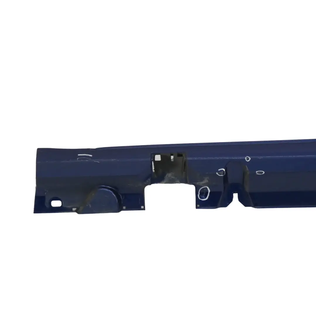 Minigonna laterale sinistra AMG Copri davanzale Blu brillante 896 per Mercedes A205 con numero di parte A2056980500 Mercedes A205 Minigonna laterale sinistra AMG Copri davanzale Blu brillante 896 - SKU A2056980500-BRB1 - Numero di parte A2056980500