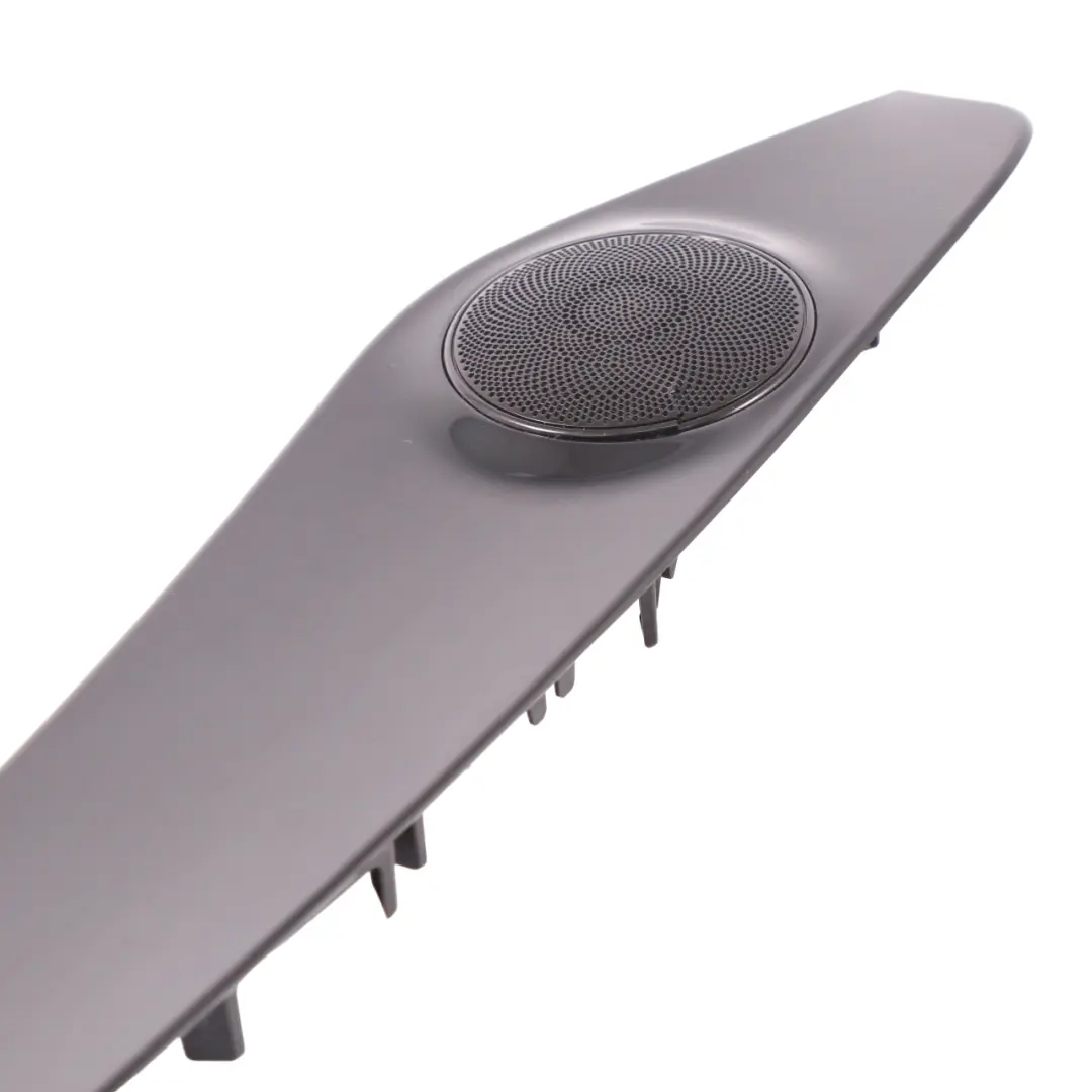 Listwa Panel Drzwi Boczka Dekor Przednia Prawa do Mercedes W205 o numerze A2057200222 Mercedes W205 Listwa Panel Drzwi Boczka Dekor Przednia Prawa - SKU A2057200222 - Numer Części A2057200222