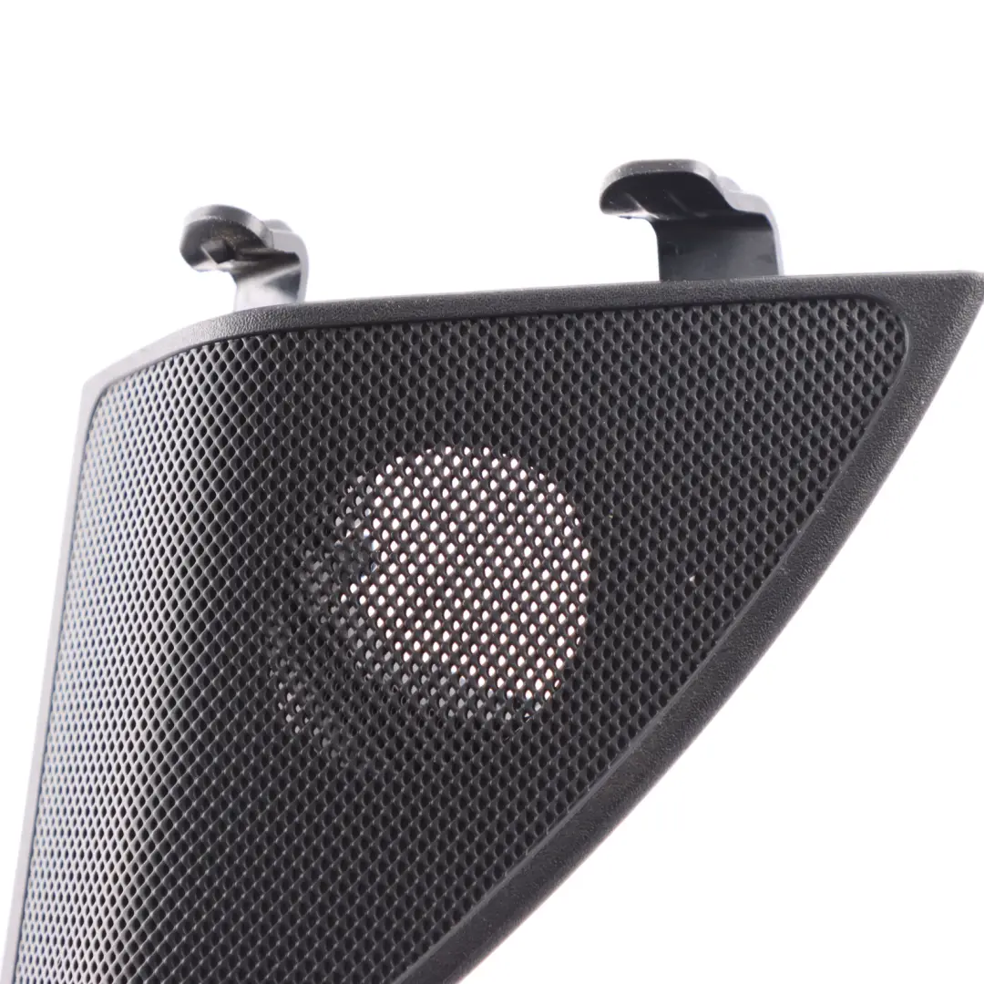 Copertura anteriore destra Triangolo Trim Nero per Mercedes W205 con numero di parte A2057200248 Mercedes W205 Copertura anteriore destra Triangolo Trim Nero - SKU A2057200248 - Numero di parte A2057200248