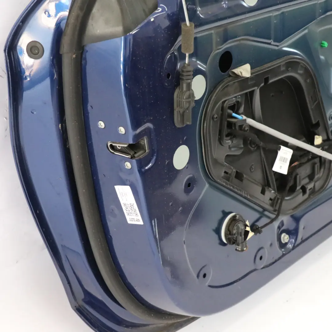 Tür vorne links Coupe Cabrio Brillantblau - 896 für Mercedes C205 A205 mit Teilenummer A2057209726 Mercedes C205 A205 Tür vorne links Coupe Cabrio Brillantblau - 896 - SKU A2057209726-BRB - Teilenummer A2057209726