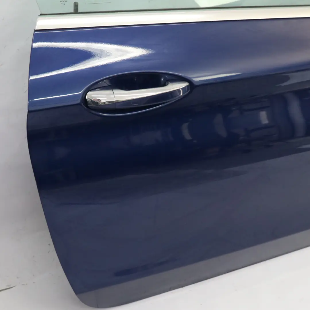 Porta anteriore destra Blu brillante metallizzato - 896 per Mercedes C205 A205 con numero di parte A2057209826 Mercedes C205 A205 Porta anteriore destra Blu brillante metallizzato - 896 - SKU A2057209826-BRB - Numero di parte A2057209826