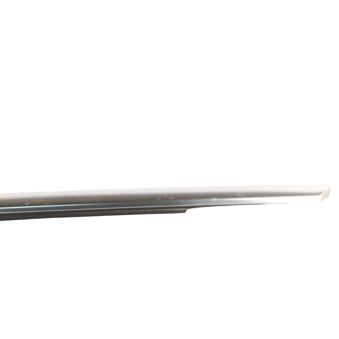 Mercedes C205 Tira de Embellecedor de Ventana Delantera Izquierda - SKU A2057251365 - Número de pieza A2057251365